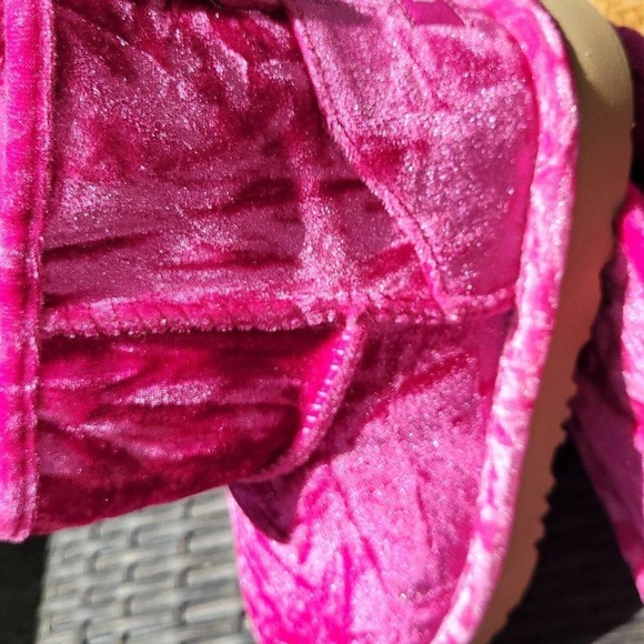 Ugg crushed velvet pink short girls boots size 5 - Picture 4 of 8